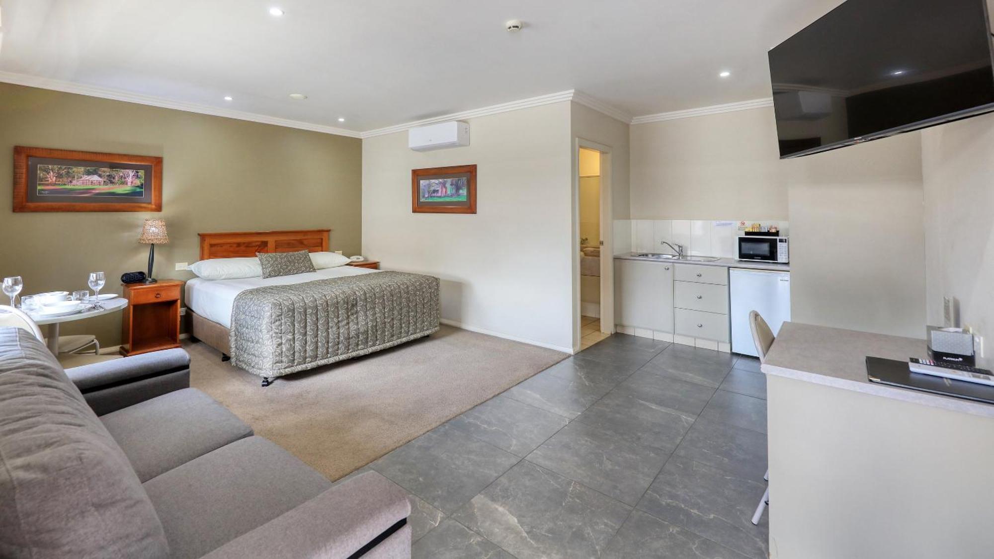 The Saltbush Motor Inn Hay Esterno foto