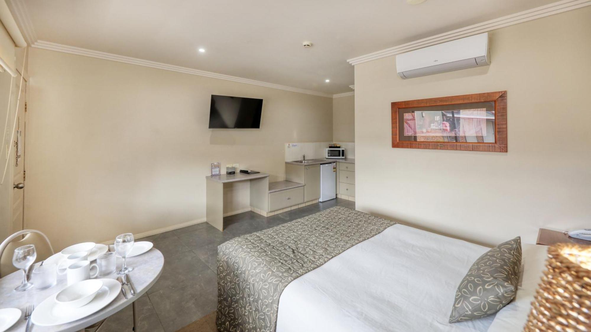 The Saltbush Motor Inn Hay Esterno foto