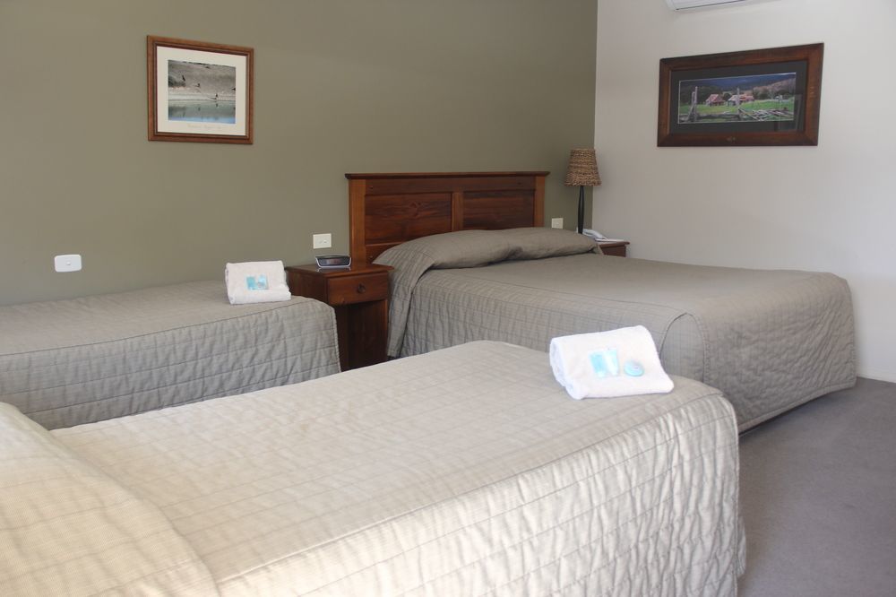 The Saltbush Motor Inn Hay Esterno foto