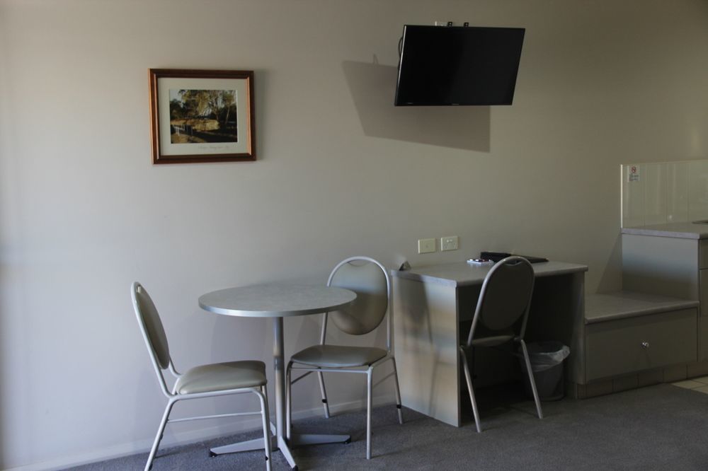 The Saltbush Motor Inn Hay Esterno foto