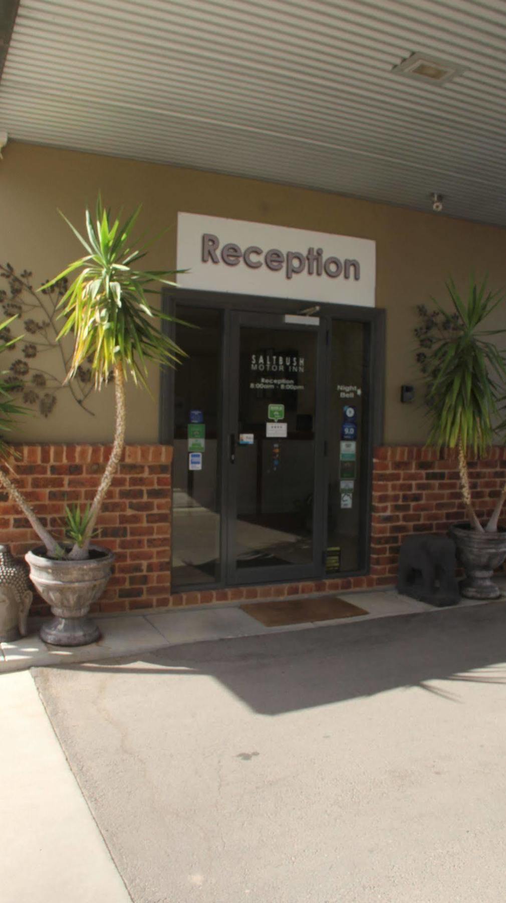 The Saltbush Motor Inn Hay Esterno foto